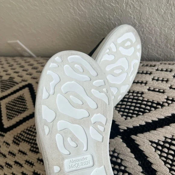 Alexander McQueen Mens Black Sneakers - Picture 6 of 6